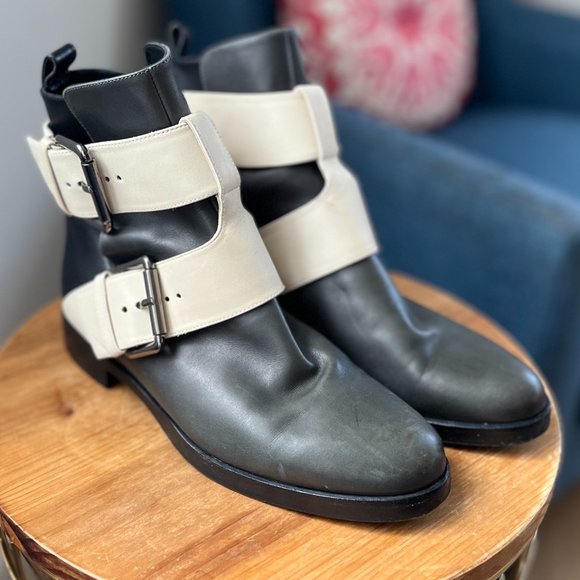 Pierre Hardy Double-Buckle Leather Ankle Boot Size 37 / Size 6.5 - Picture 2 of 9
